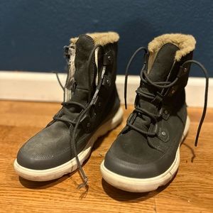 Women’s Sorel Snow boots Size 9